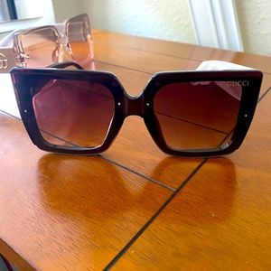 Oversized sunglasses for women, very nice, new replica brand, and trendy.